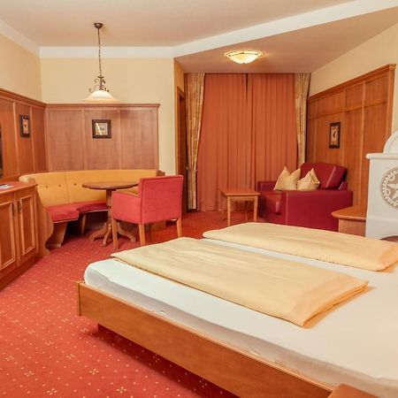 Familien Hotel Mozart Ried im Oberinntal Eksteriør billede